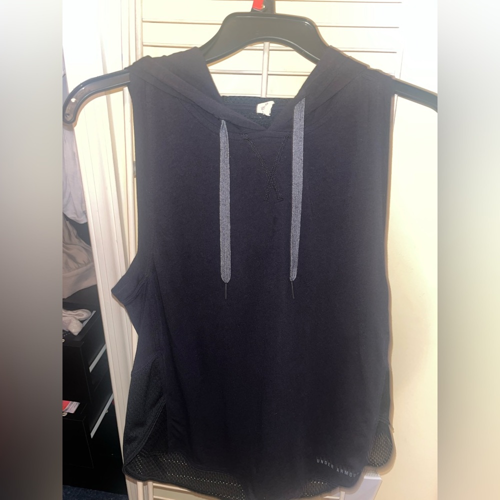 Women’s XS Under Armour Black Sleeveless Hoodie Top